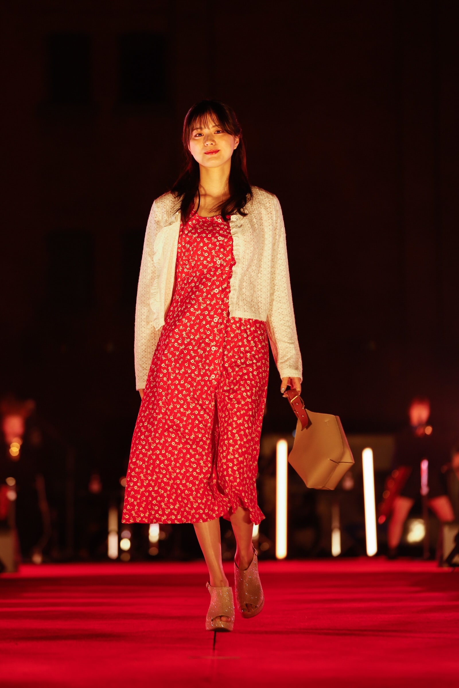 LIFE STYLE with DOGSでSHEINのワンピースを着た紺野彩夏