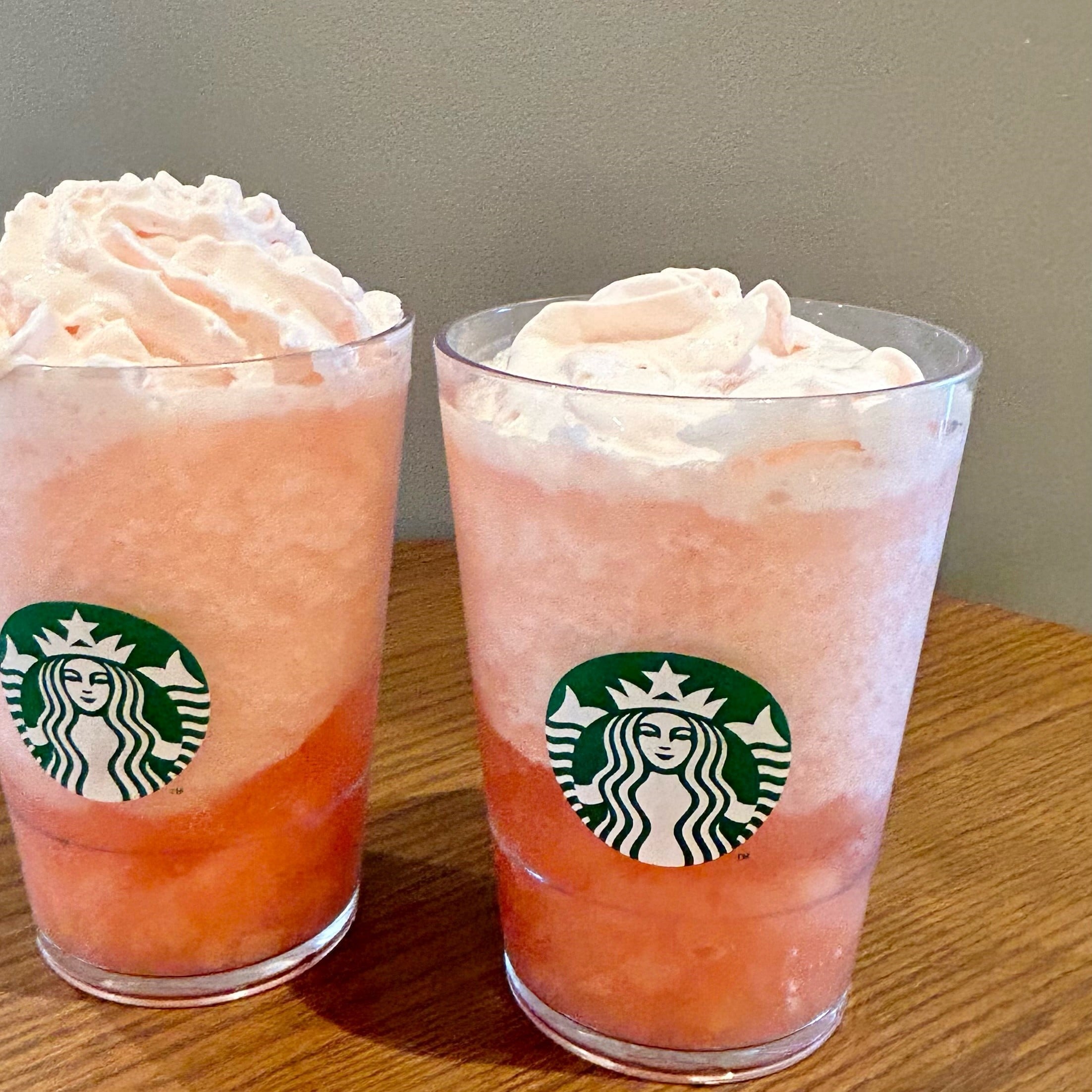 スタバ新作の　GABURIピーチフラペチーノ