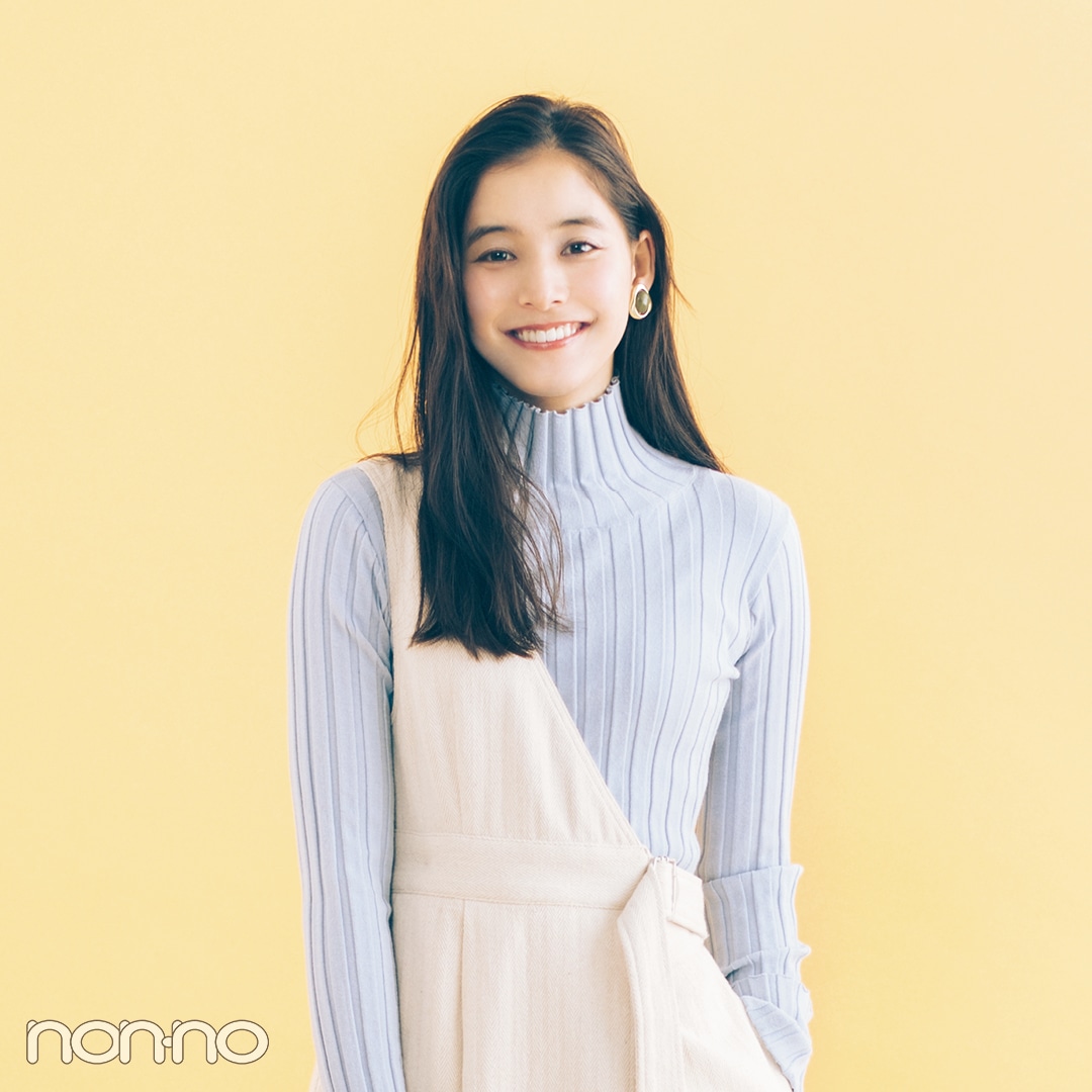 新木優子の最新ジャンスカ着回し♡ 今季はワンショルがトレンド！ 【正義の春服】