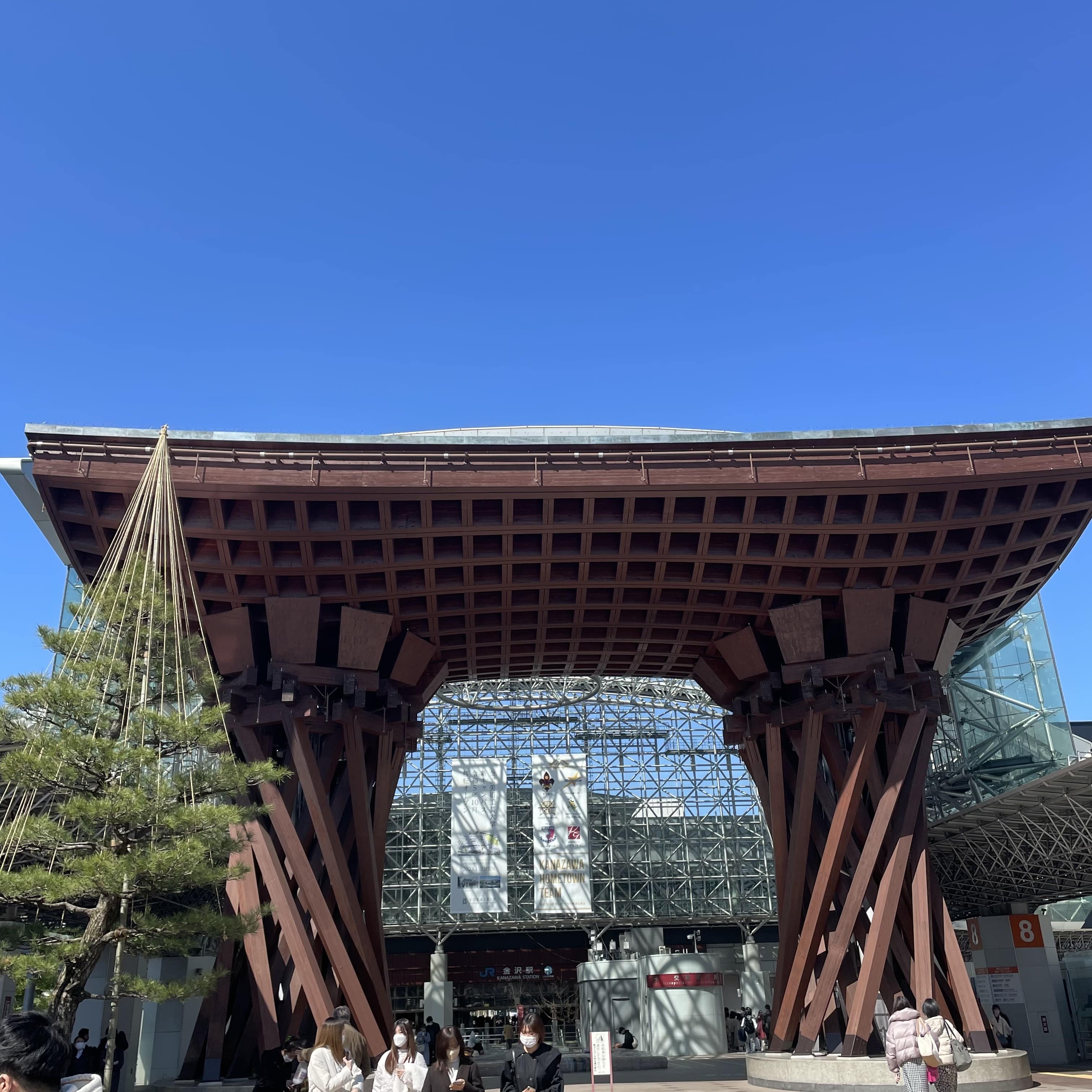 金沢駅　鼓門
