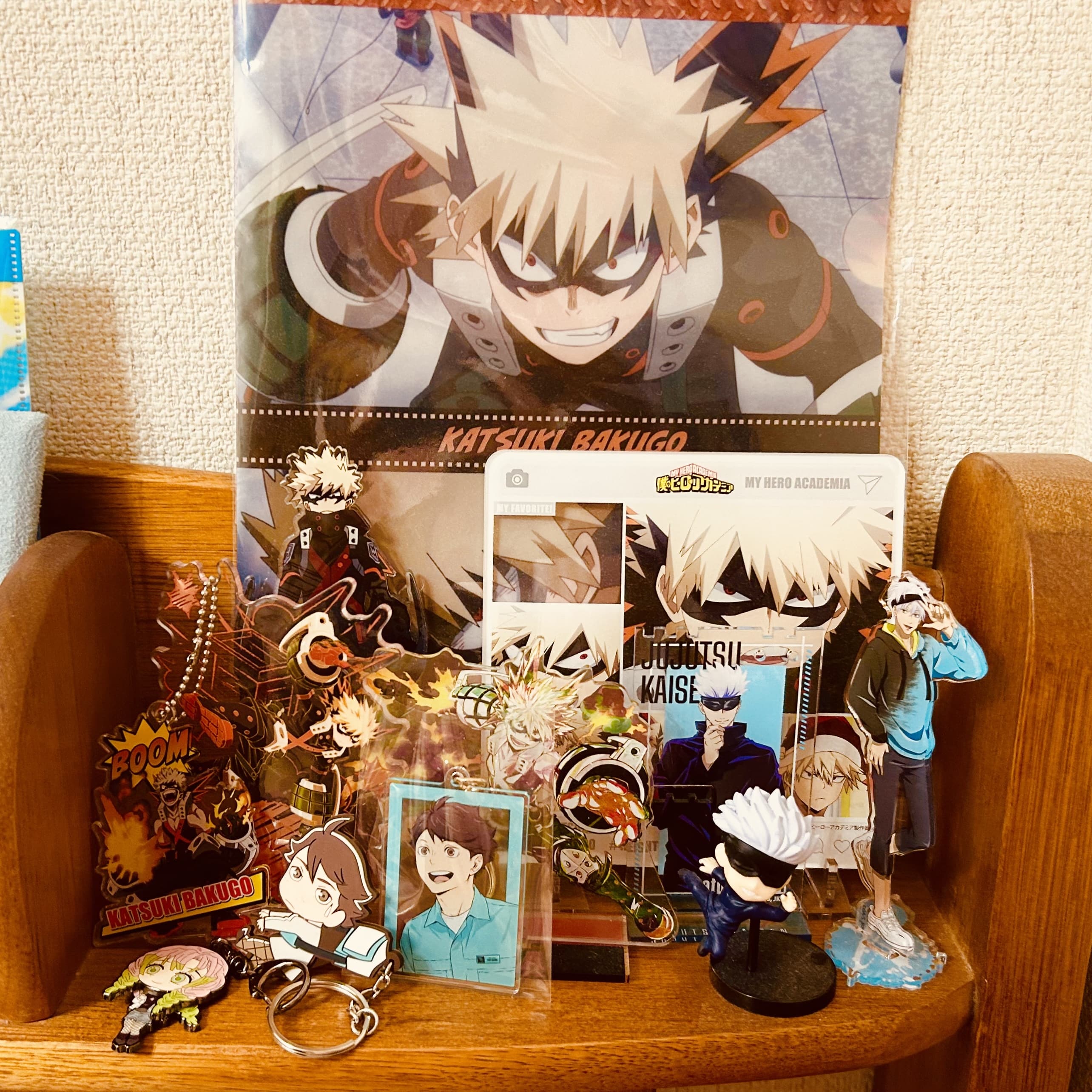 爆豪勝己(ヒロアカ)、五条悟(呪術廻戦)、及川徹(ハイキュー！！)のアニメグッズ。アクリルスタンドやクリアファイルなど。