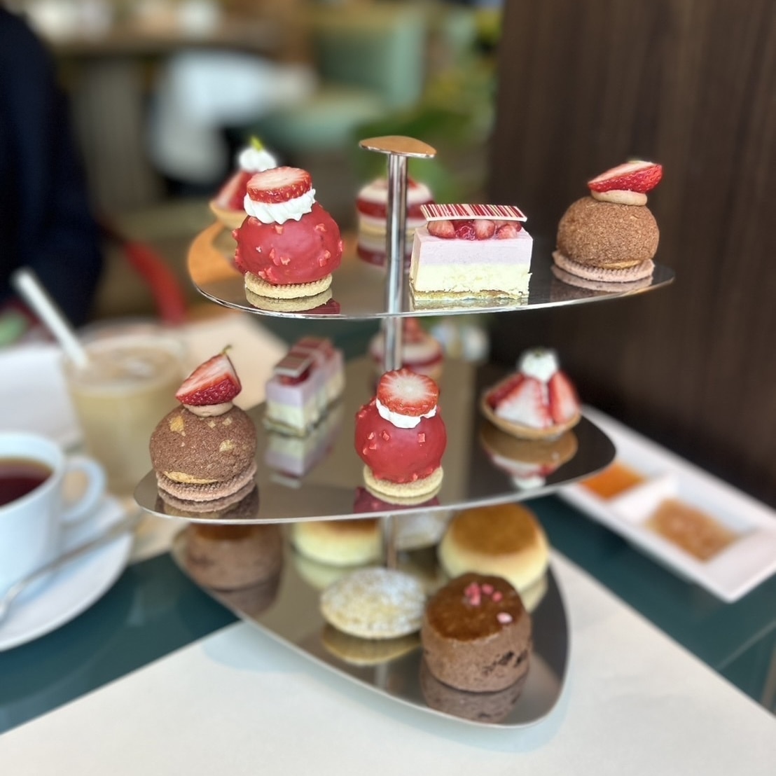 フォーシーズンズ丸の内ホテル ストロベリー＆チョコレートアフタヌーンティー
