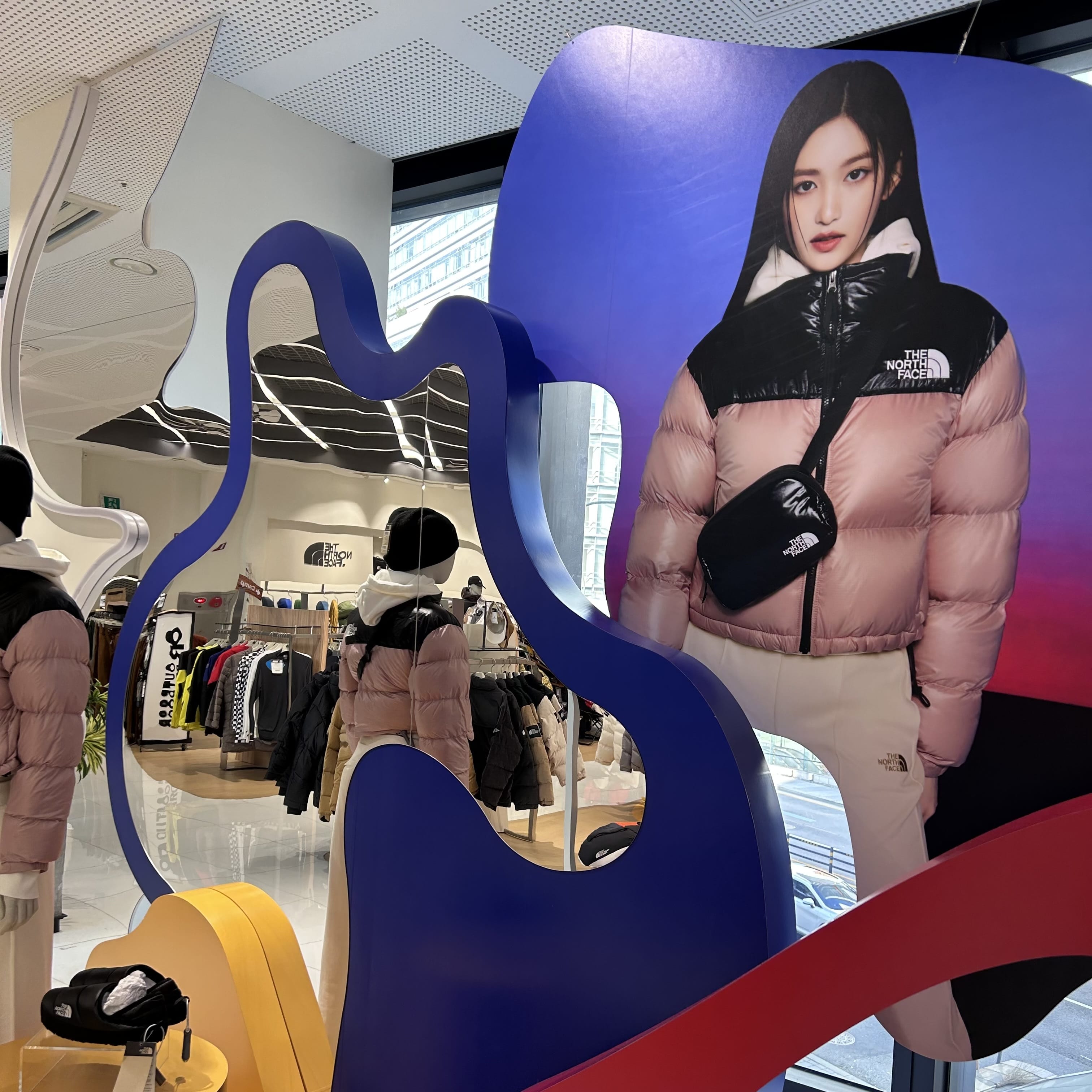 THE NORTH FACE、明洞、店内