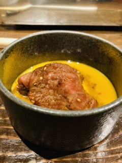 黒毛和牛を卵につけた