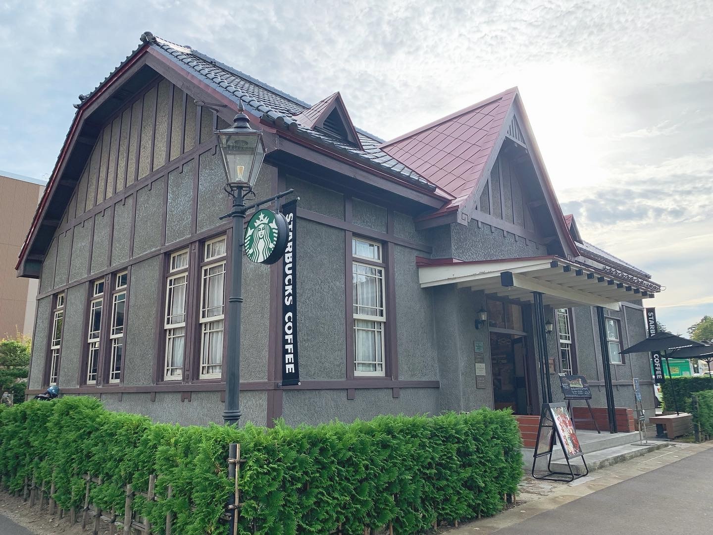 青森県弘前市　スターバックスコーヒー弘前公園前店外観