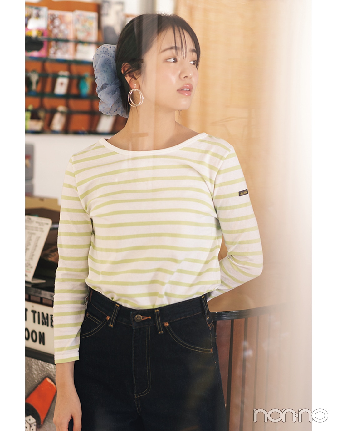 横田真悠が着るバックコンシャスTシャツコーデ19