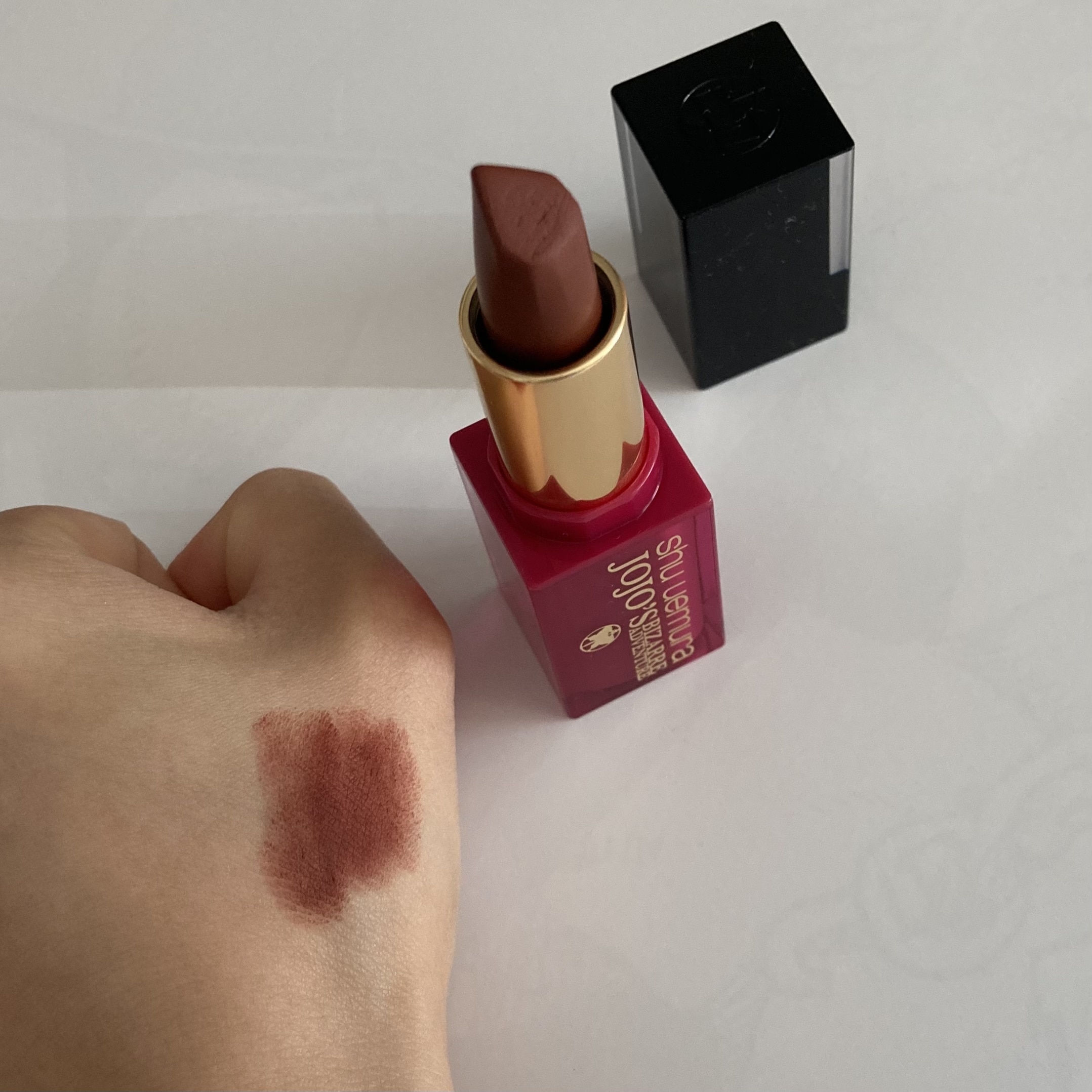 ジョジョ　シュウウエムラ　コラボリップ