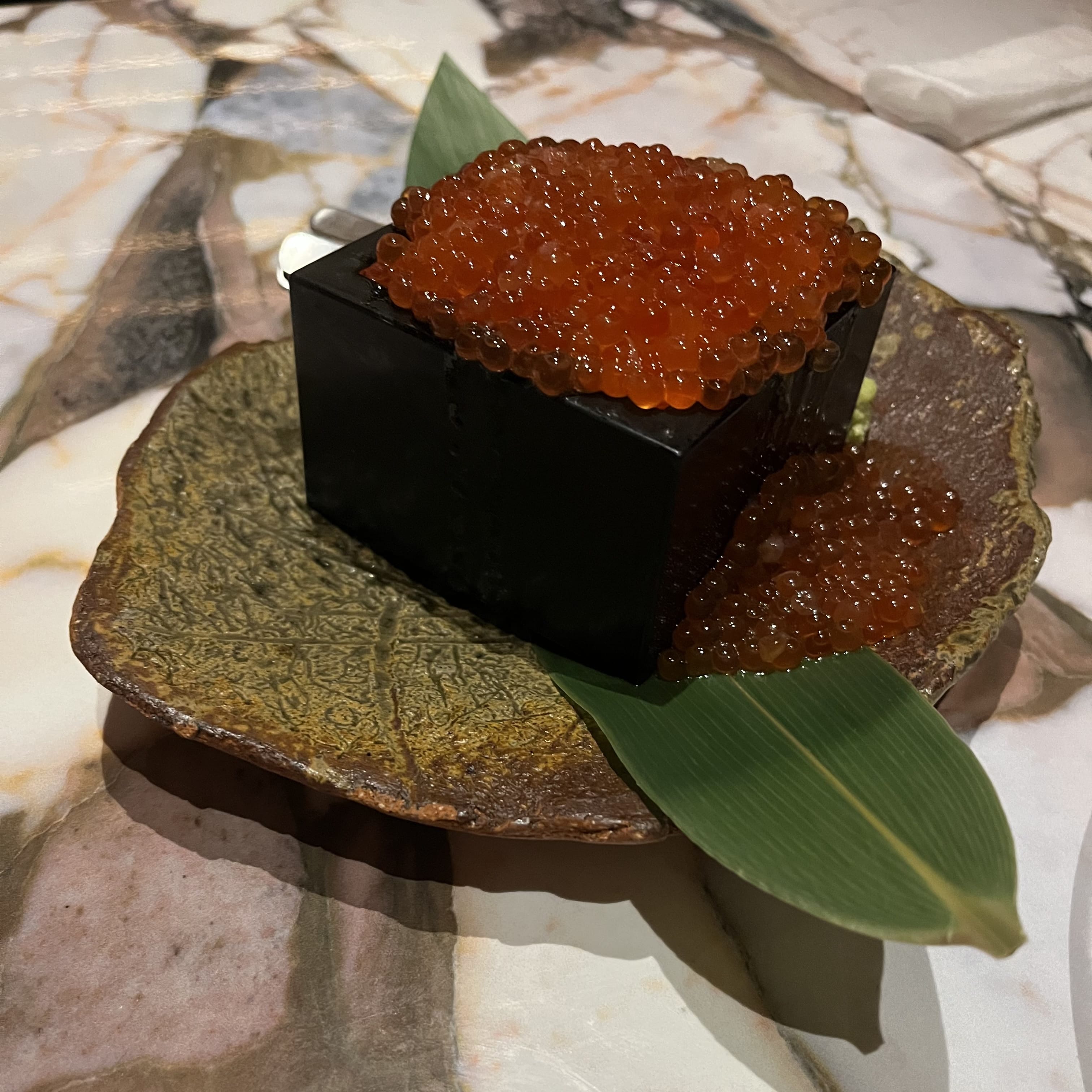 名物　こぼれイクラ飯　桝