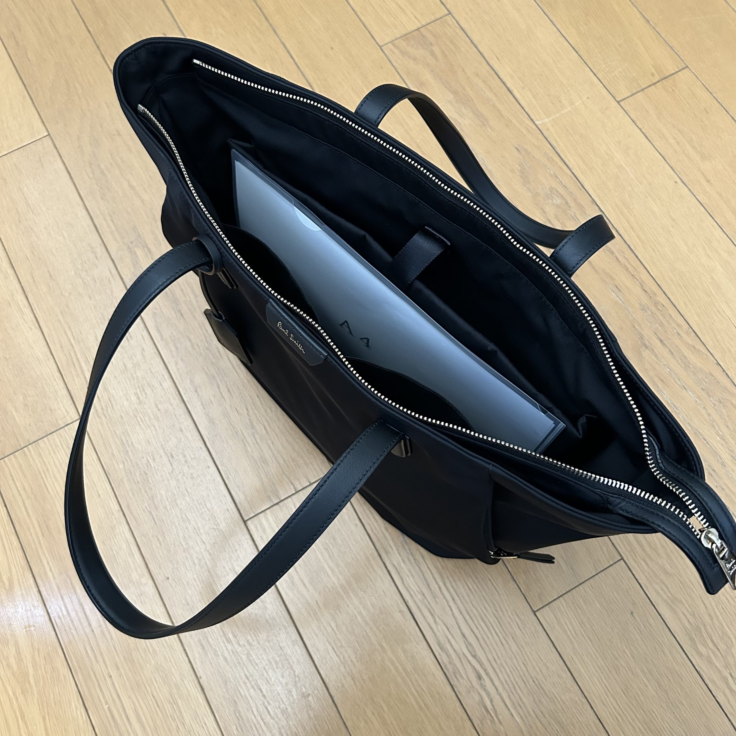 通学バッグ、ポールスミス、バッグの中身