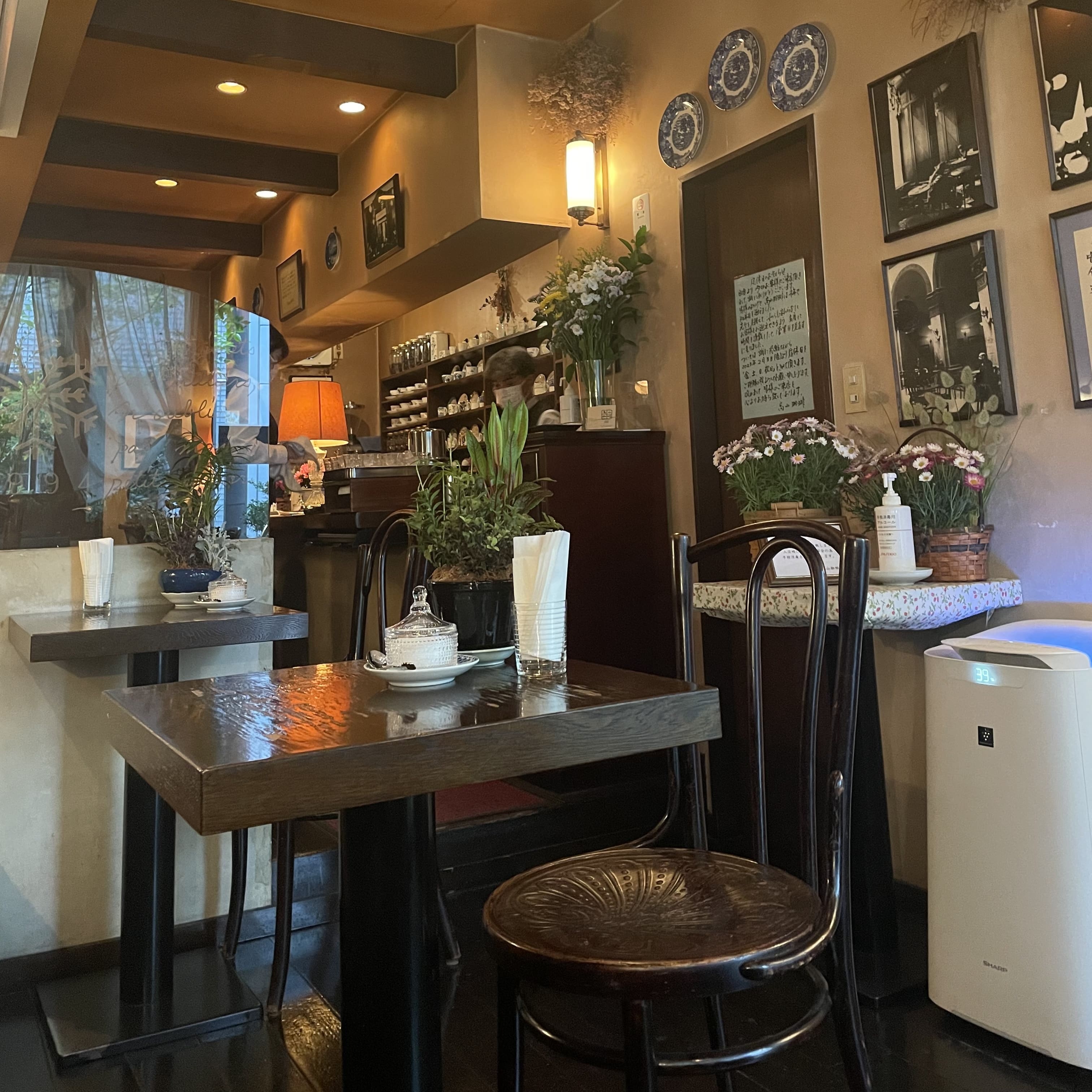 高山珈琲　淡路町　老舗　喫茶店　内装
