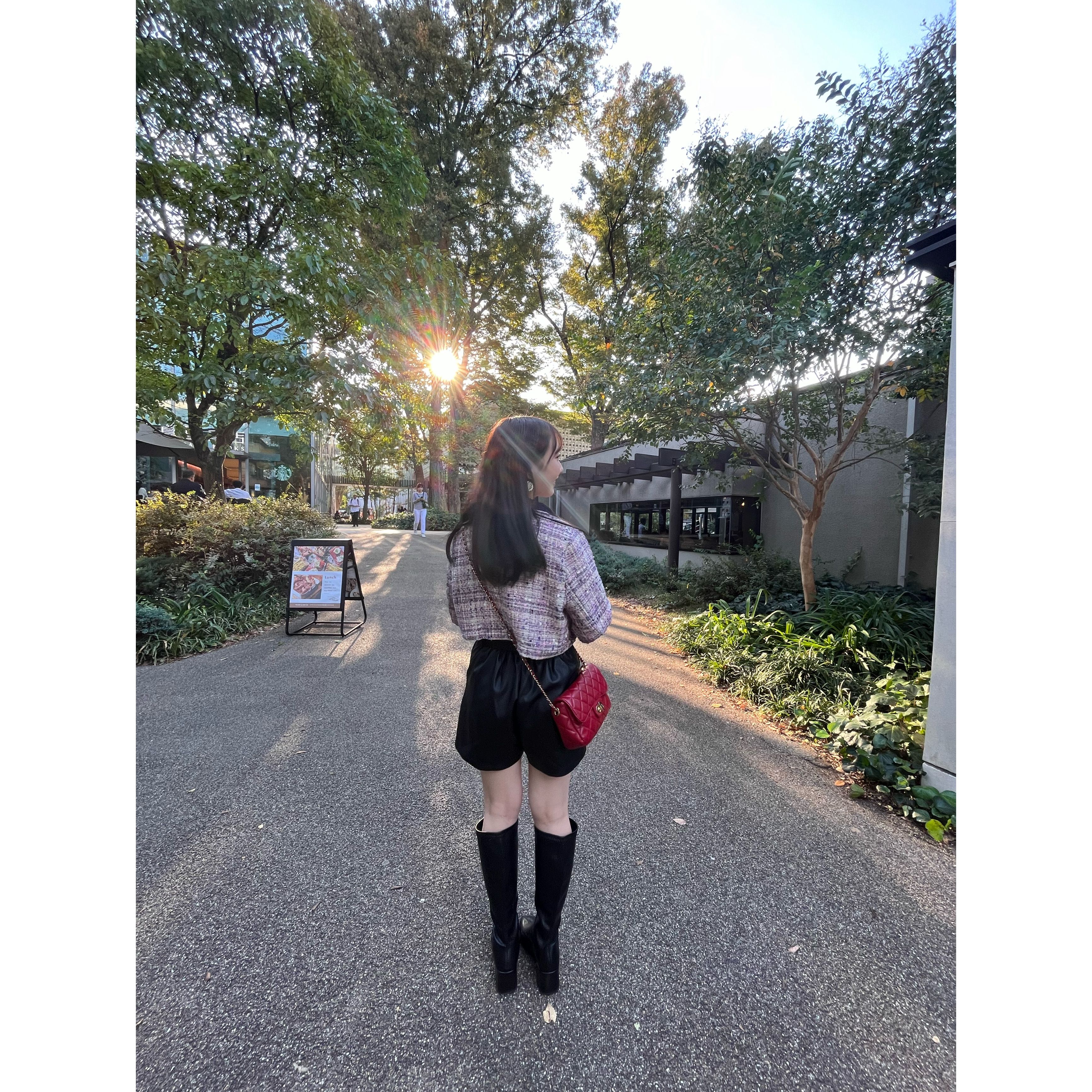 コート　ピンク　後ろ姿