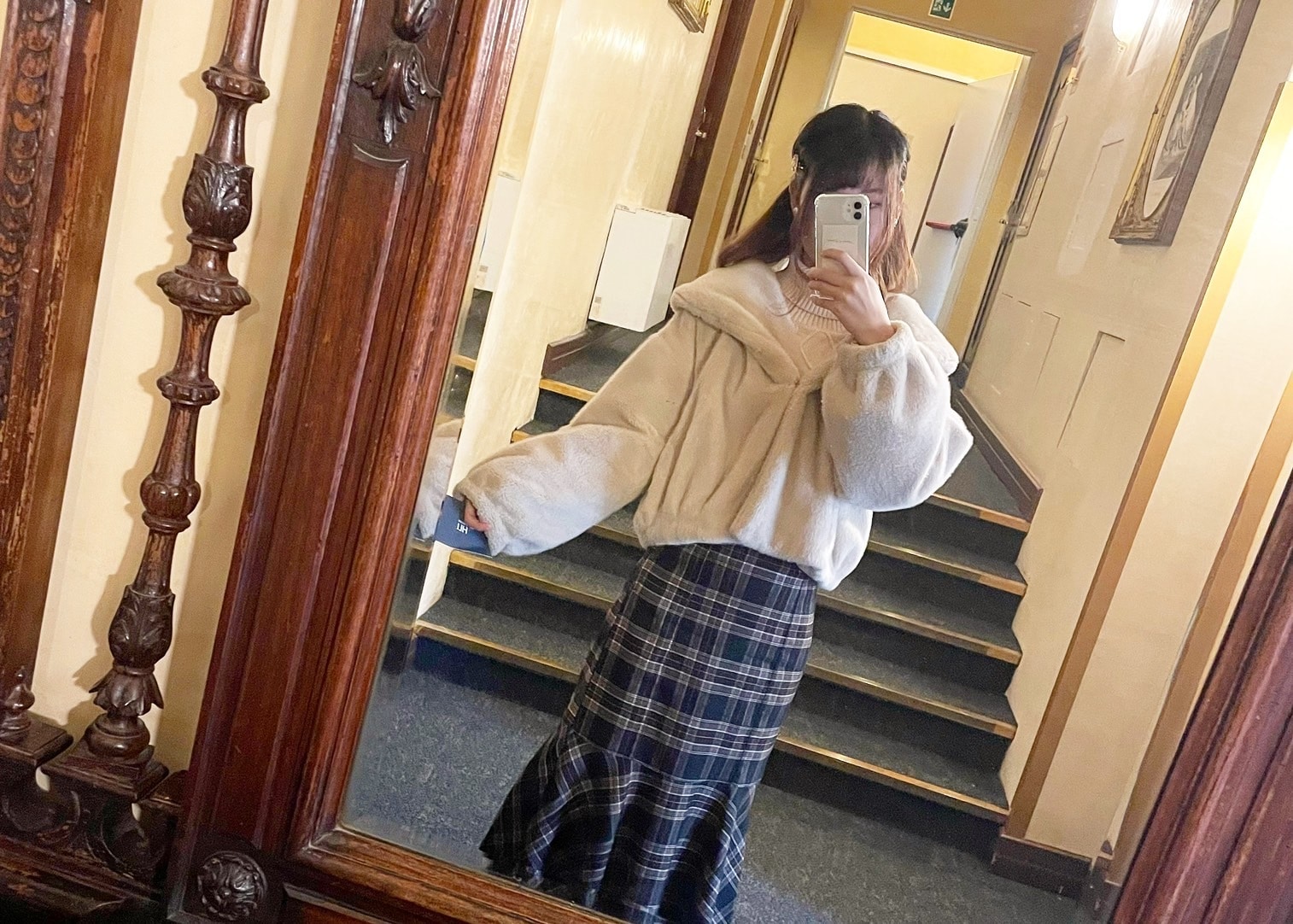 ファーブルゾンとマーメイドスカートのコーディネート