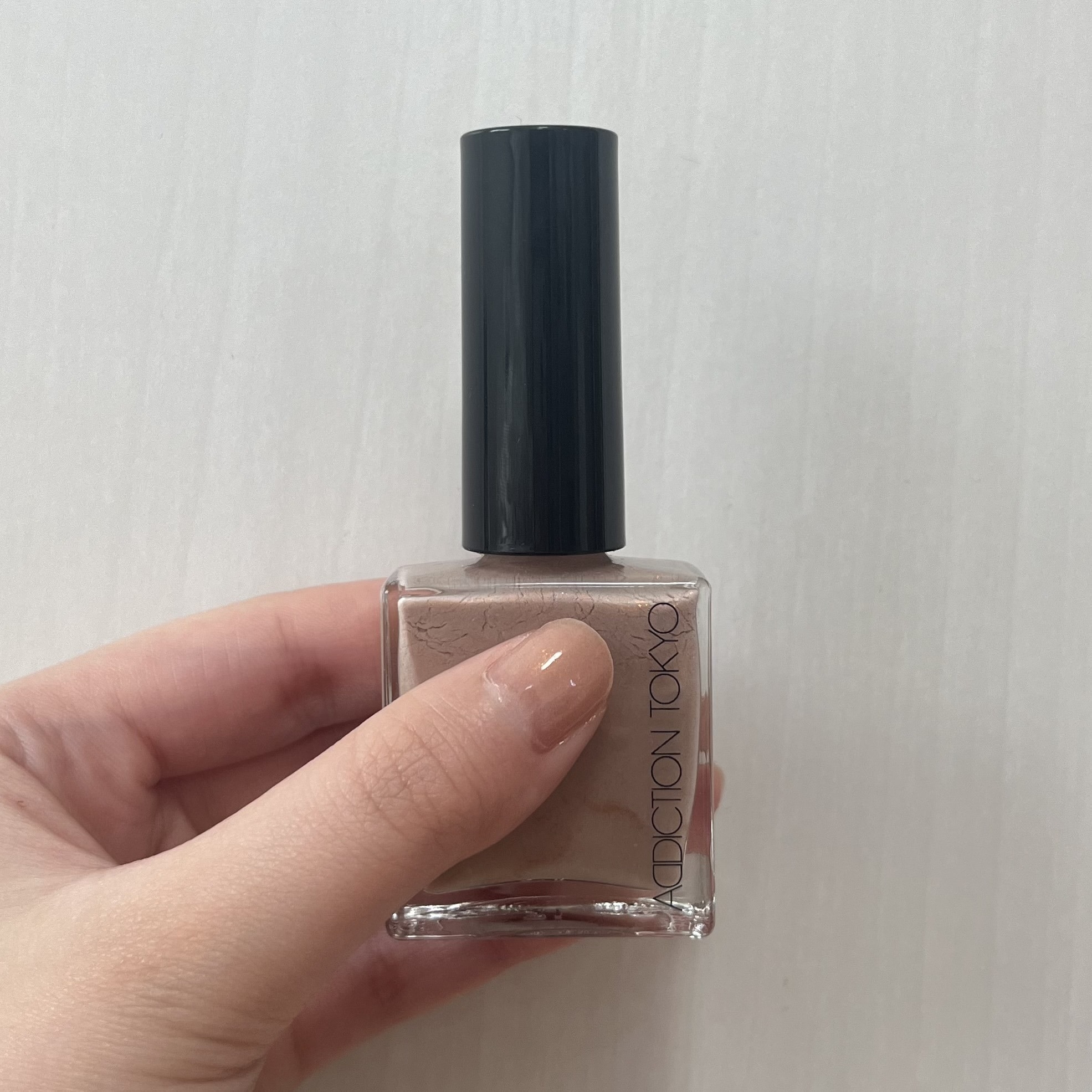 アディクション ザ ネイルポリッシュ + 022P Coastal Sandの一度塗り