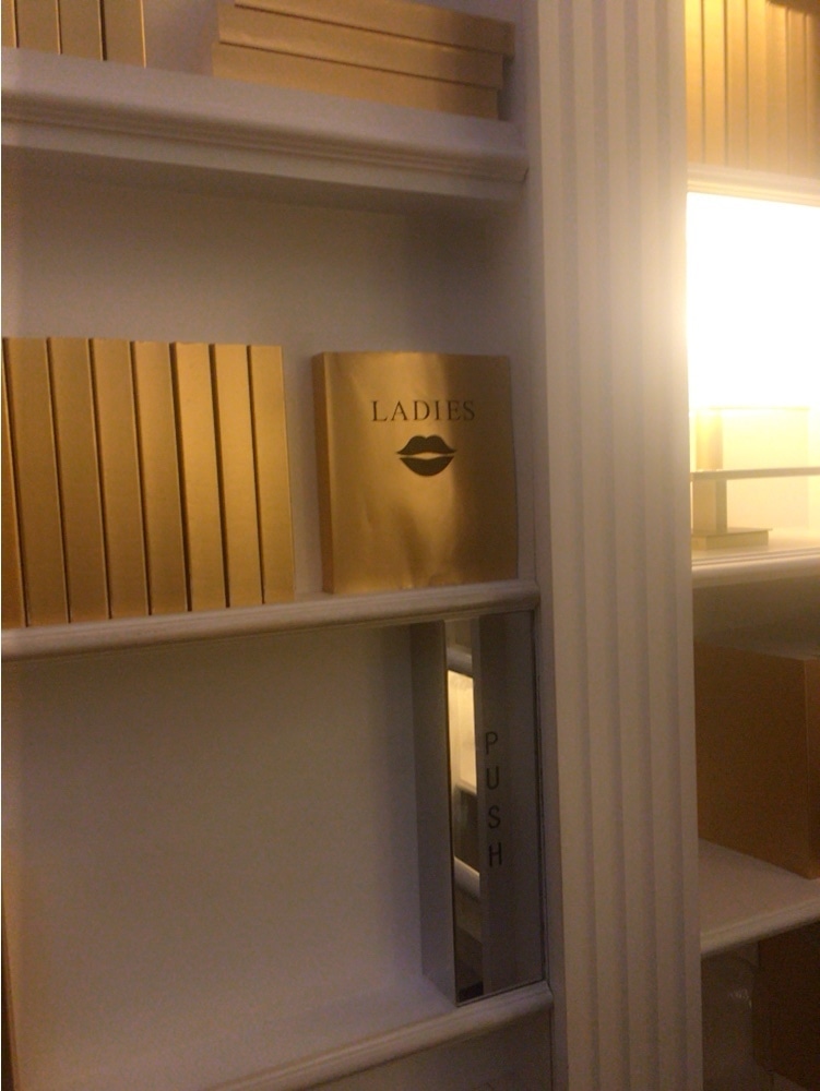 お手洗いまで隠し扉のようで可愛い♡