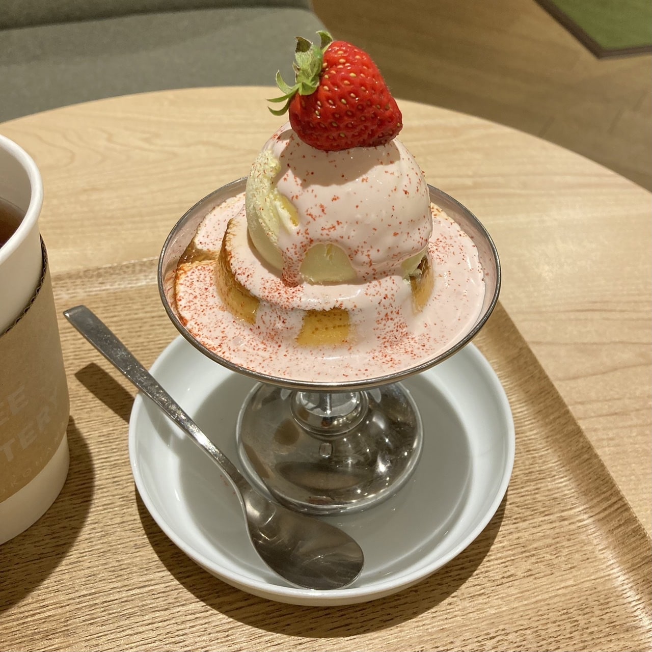 UNI COFFEE ROASTERY　苺のプリンアラモード