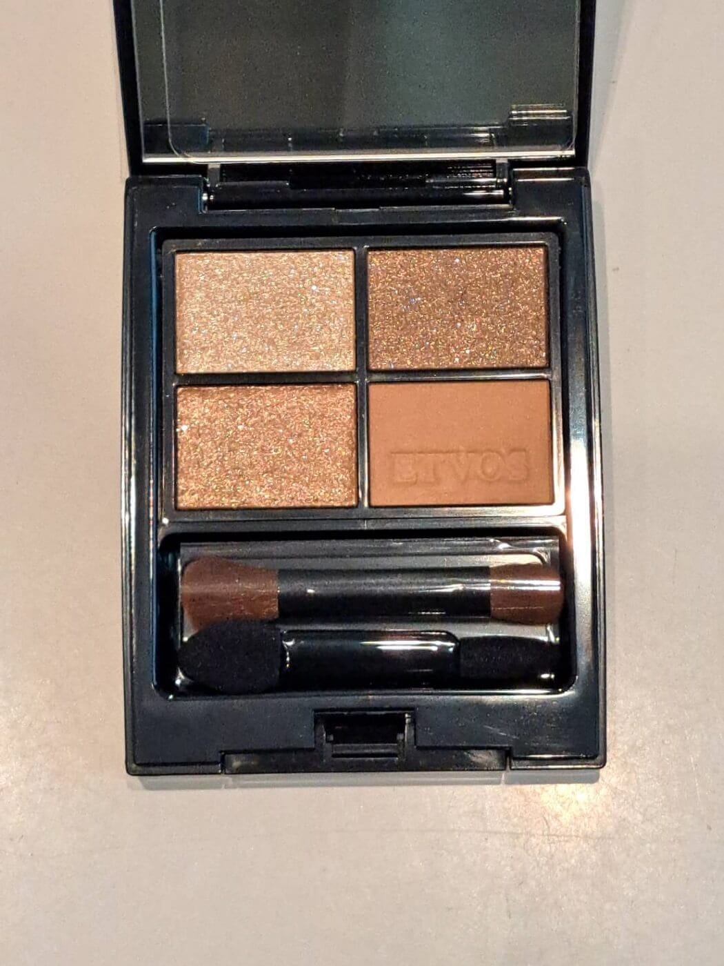 ETVOS　ミネラルクラッシィシャドー　ジンジャーキャメル