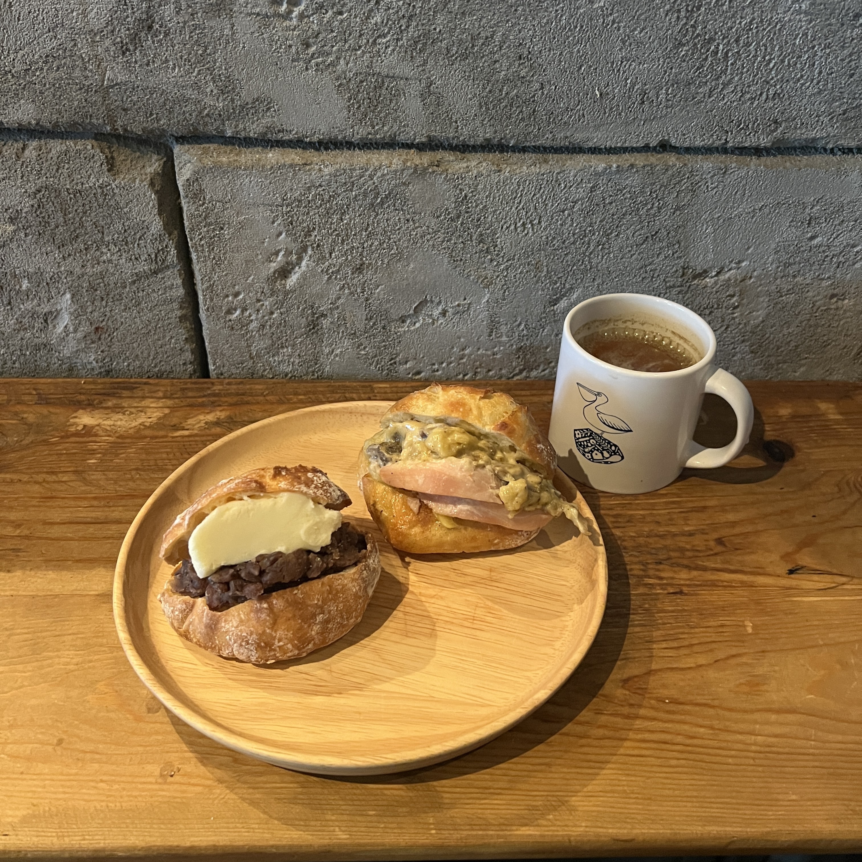 あんこ練乳サンドと自家製ロースハムと、キノコとサツマイモのブルーチーズアンチョビ和えサンド