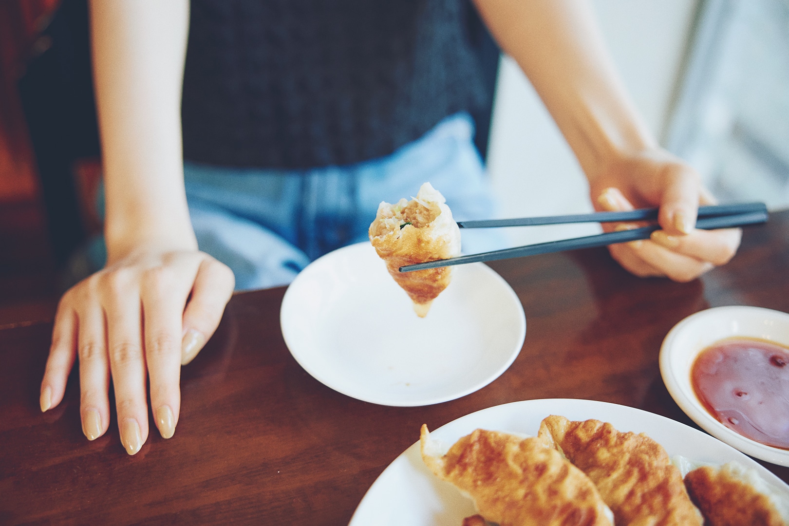 鎮海楼の焼き餃子カット断面カット