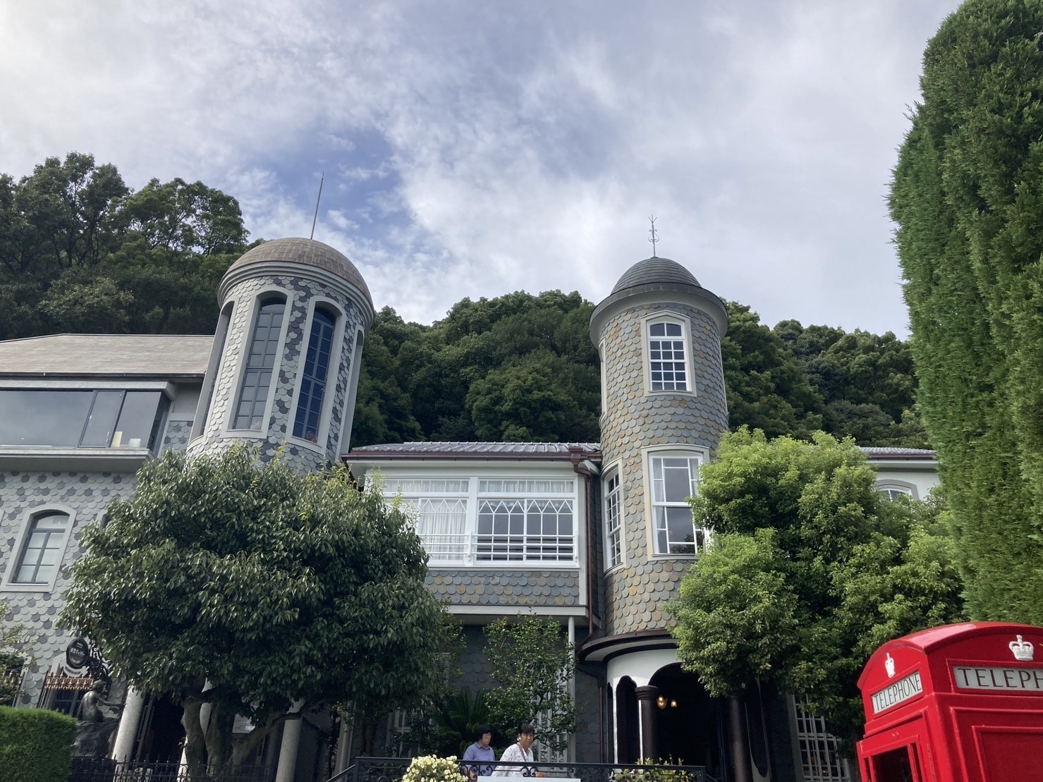 お城のような外観をしたうろこの家の外観。