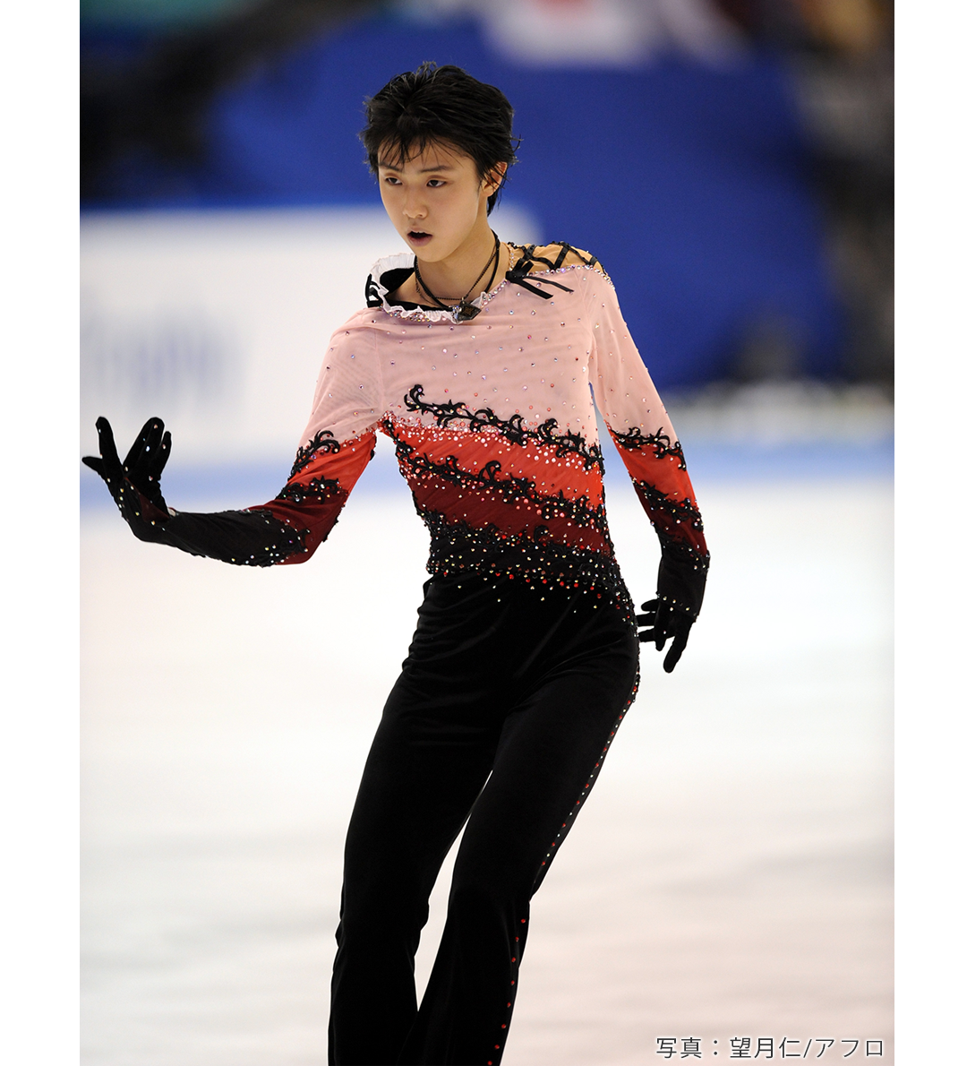 2010年フィギュアスケートグランプリシリーズNHK杯で「ツィゴイネルワイゼン」を演技する羽生結弦選手