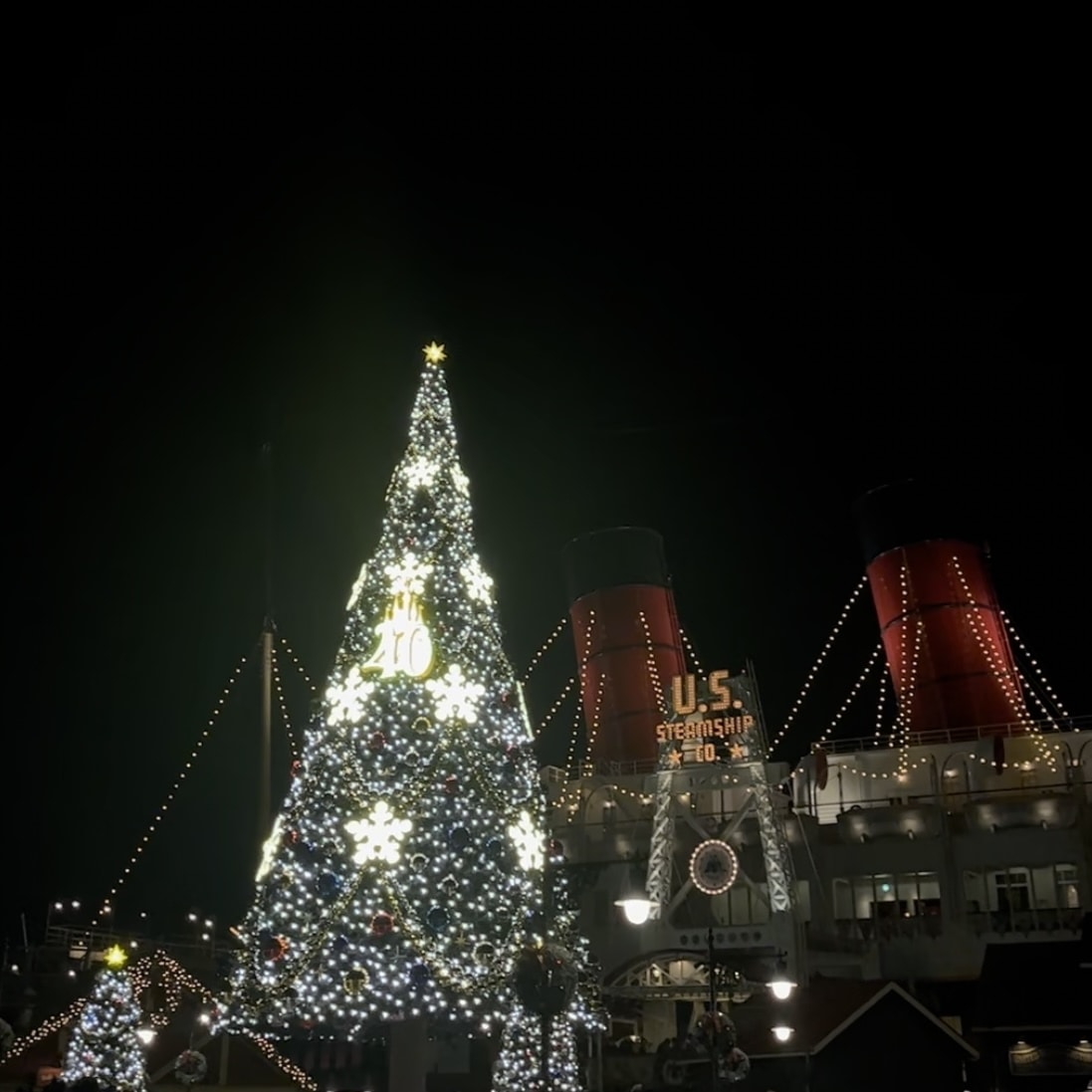 夜　クリスマスツリー　アメリカンウォーターフロント