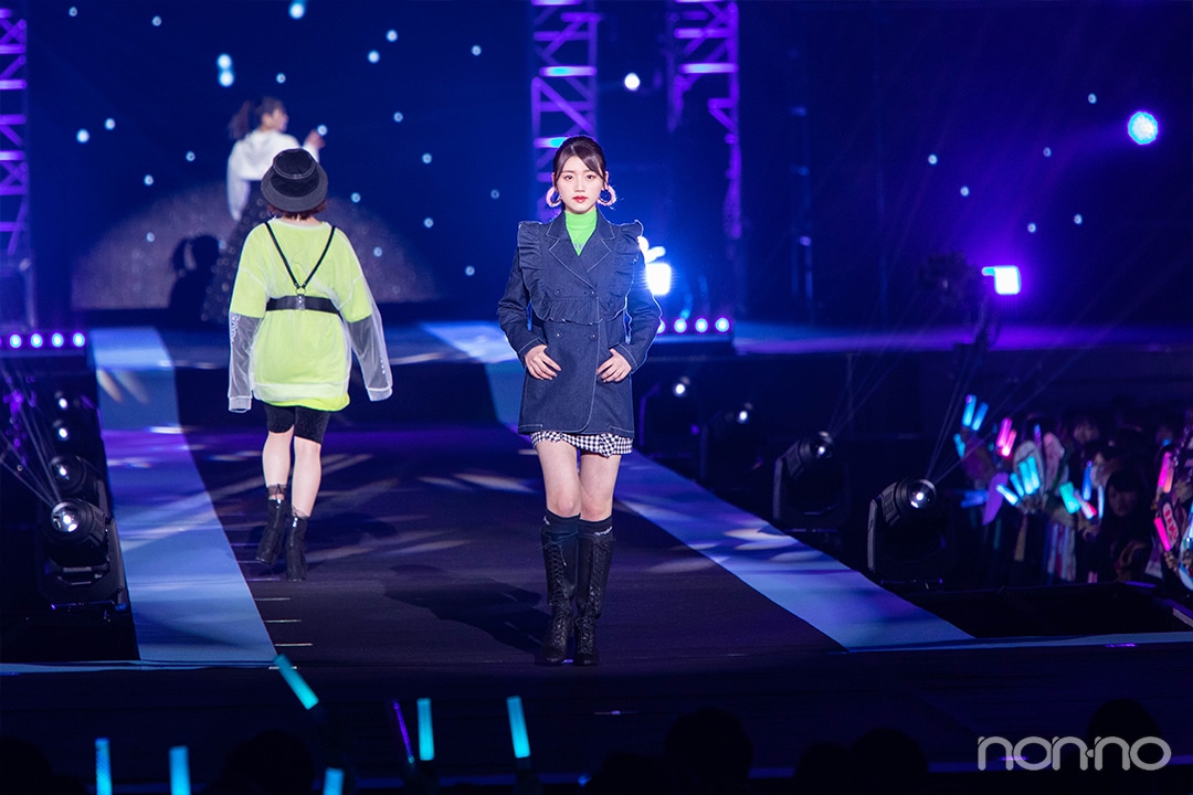 佐々木美玲（日向坂46）「日向坂46×DASADA LIVE&FASHION SHOW」ステージ