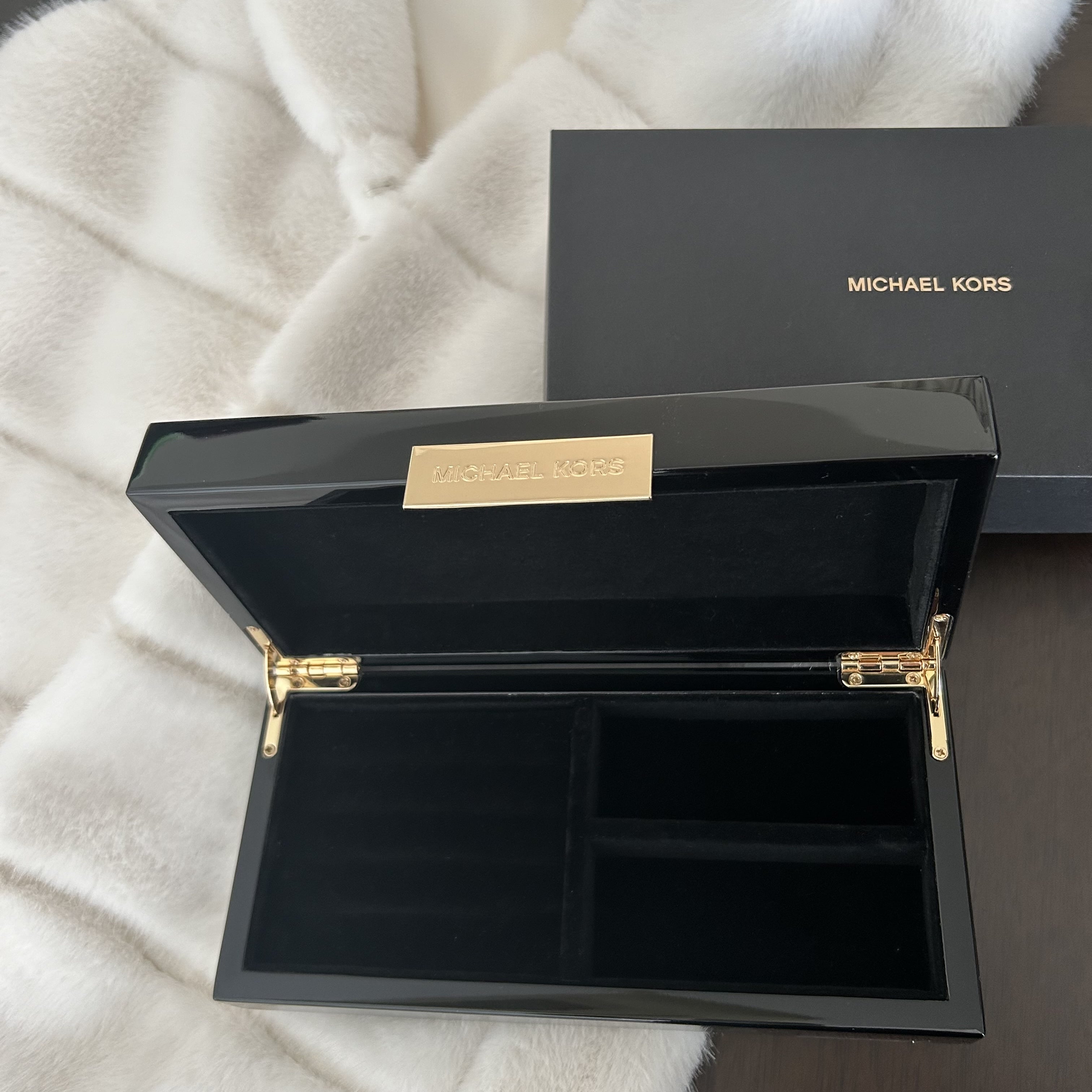 マイケルコース、ボリュームジレ、アウター