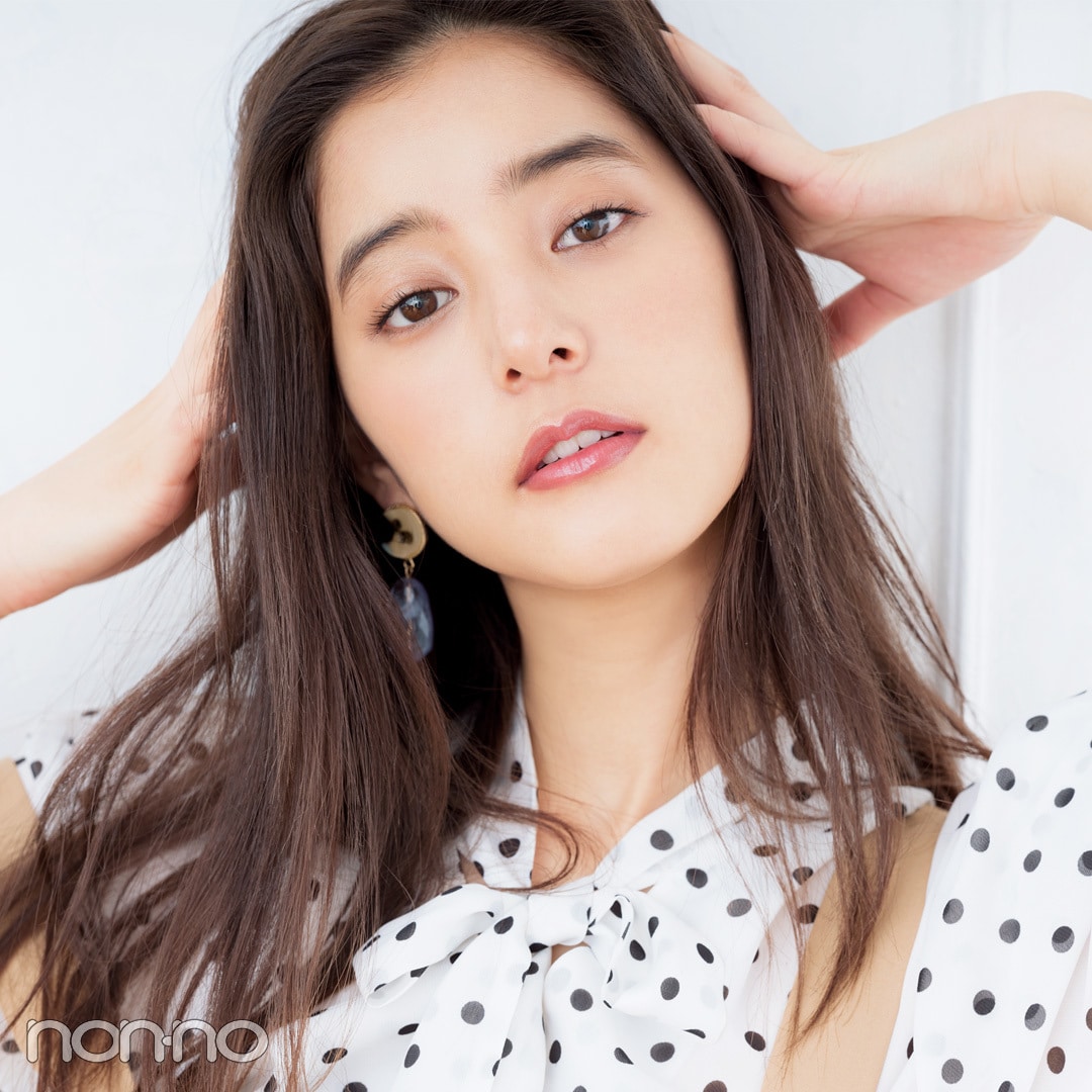 新木優子のお姉さんメイクHOWTO♡ 甘めの水玉トップスをオトナ可愛く見せるには？