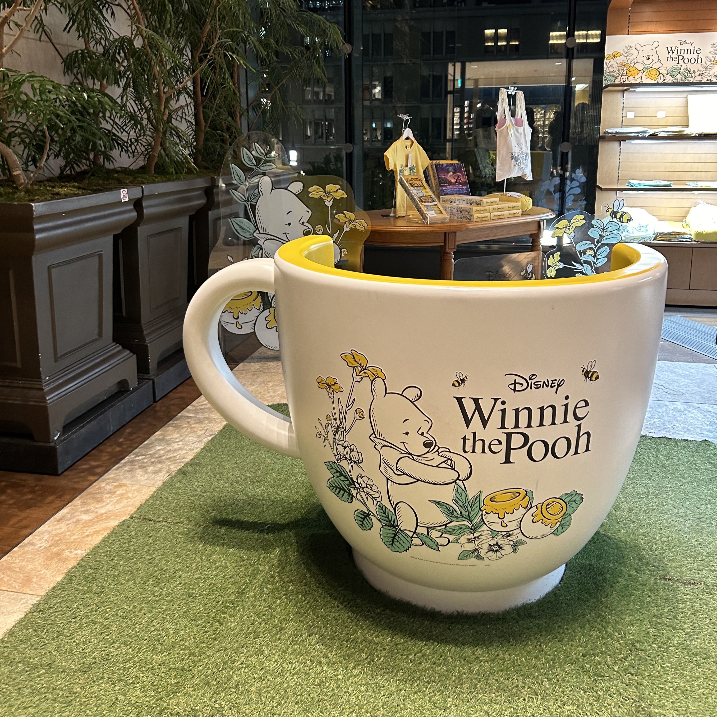 Marunouchi Bright Christmas 2023「Disney DREAMS & WISHES」　プーさんのPOP UP ストア