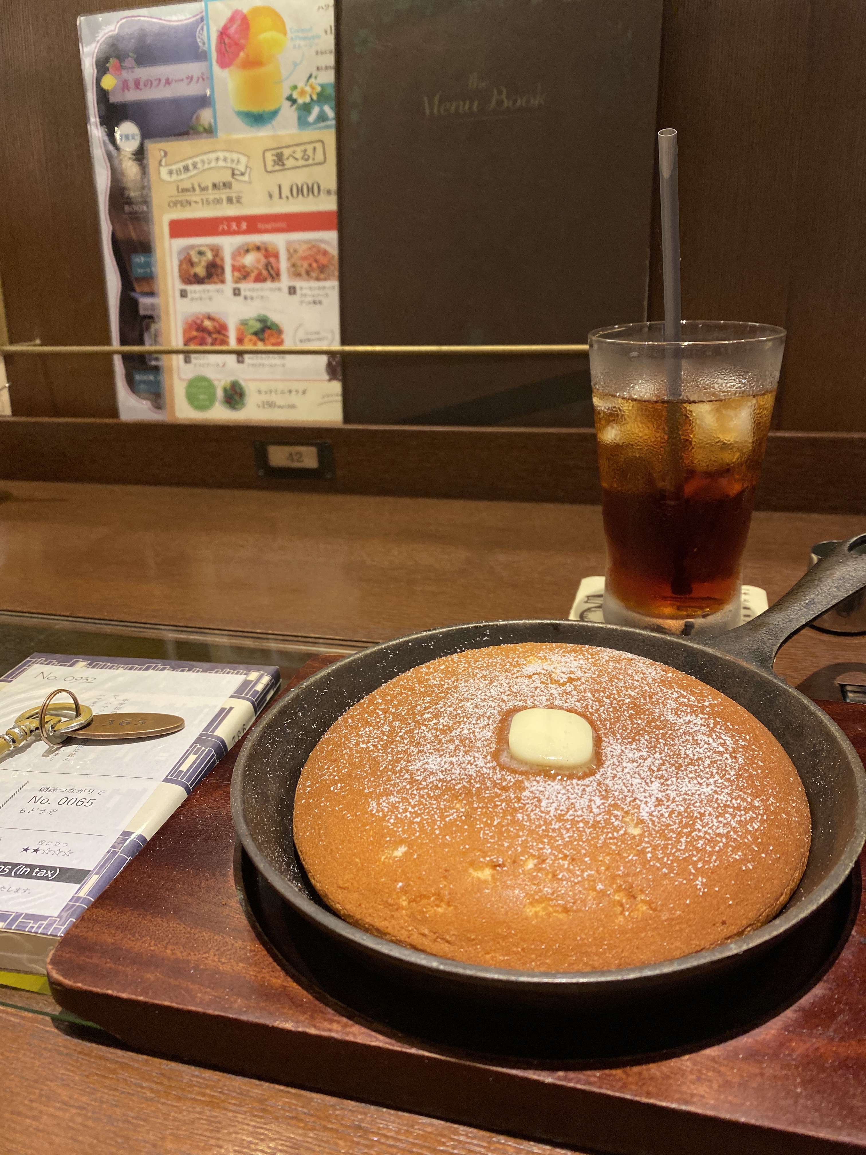 カフェ、パンケーキ、ブックカフェ