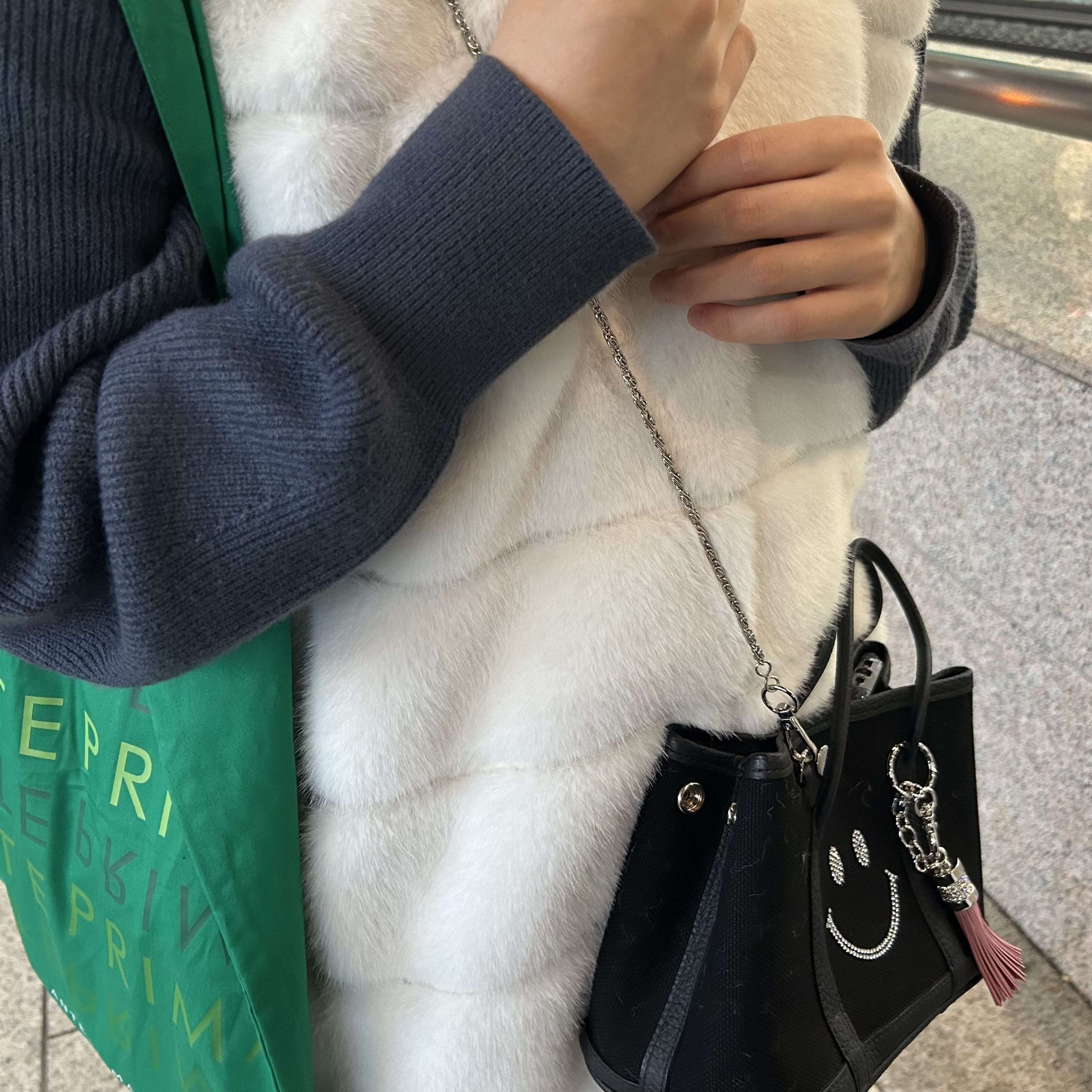 ボリュームジレ、GUニットワンピース、大学生コーデ