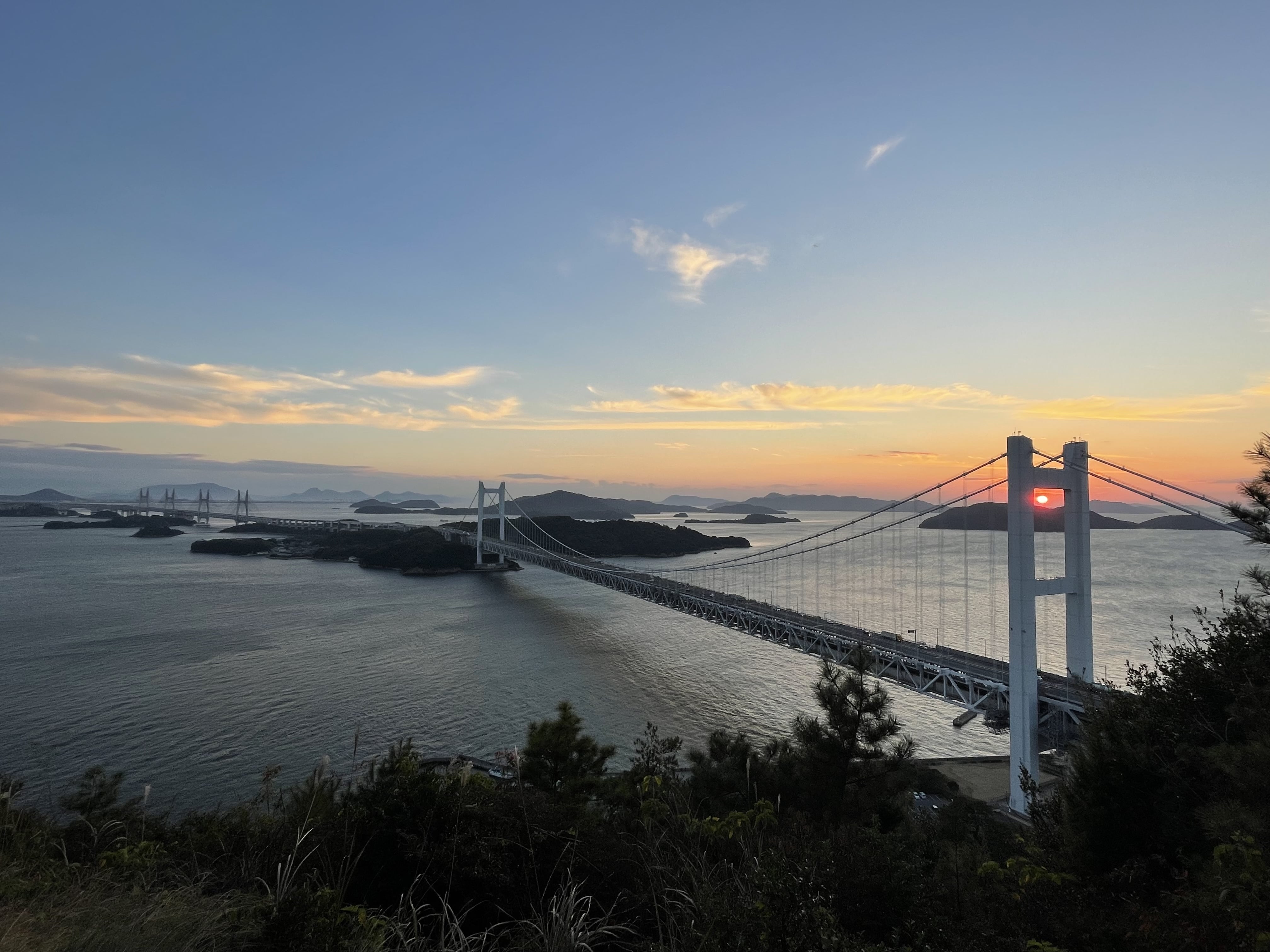 瀬戸内海と瀬戸大橋