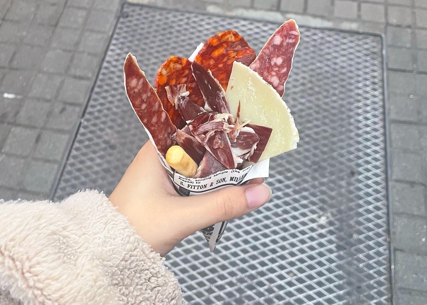 生ハムとチーズの盛り合わせ