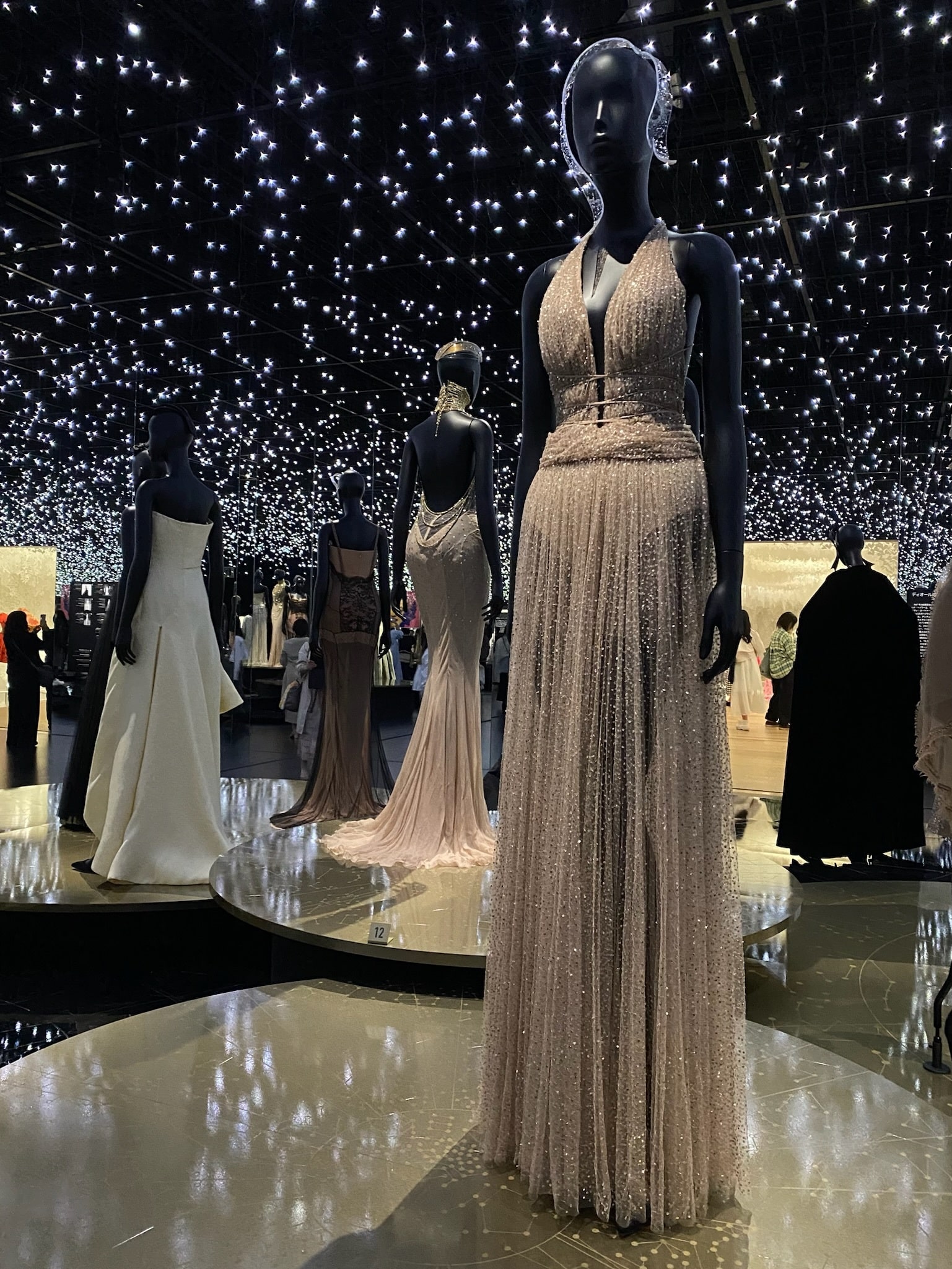  スターたちとジャドールの展示風景