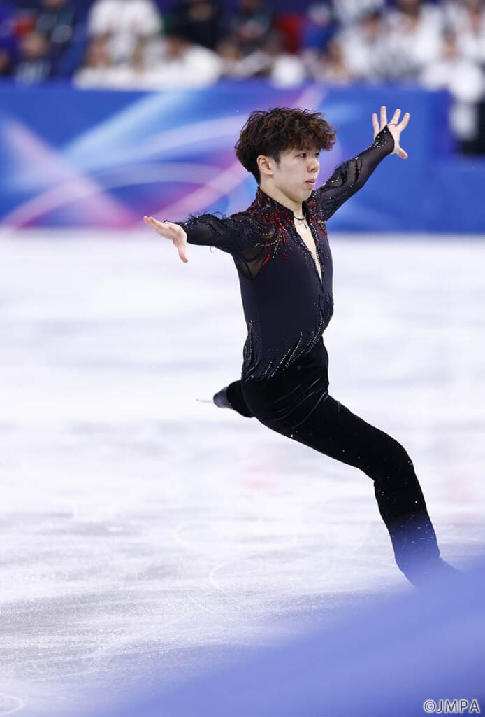 佐藤駿：ミラノ五輪フィギュア団体戦フリー「火の鳥」でジャンプを決めた姿