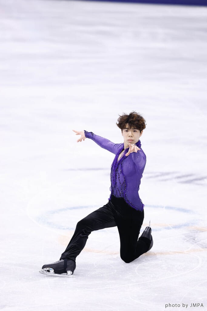 ミラノ五輪フィギュアで佐藤駿(さとうしゅん)選手のショートプログラムのオープニングポーズ