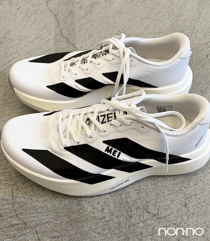 アディダスのランニングシューズ「ADIZERO EVO SL WOVEN」のサイド