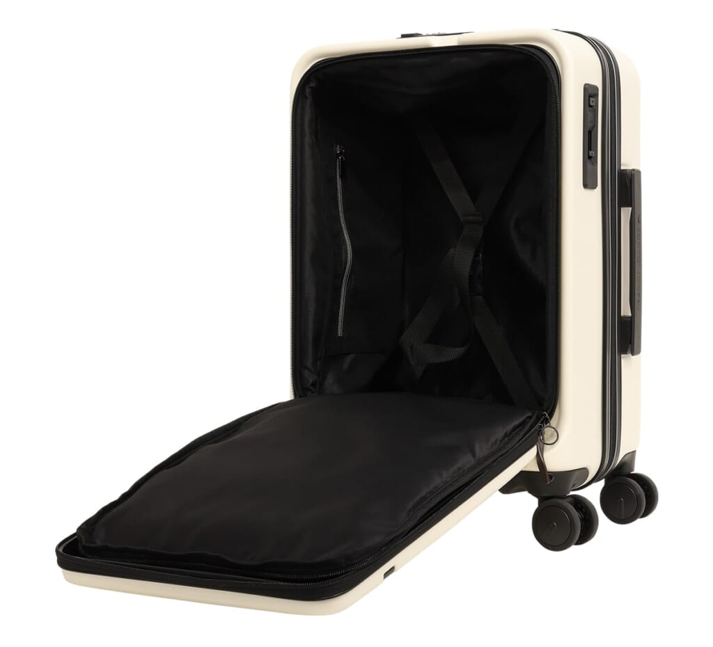 リップルプラスのスーツケースのフロントをあけたところ。フロントオープン仕様で片面にまとめて収納可能。